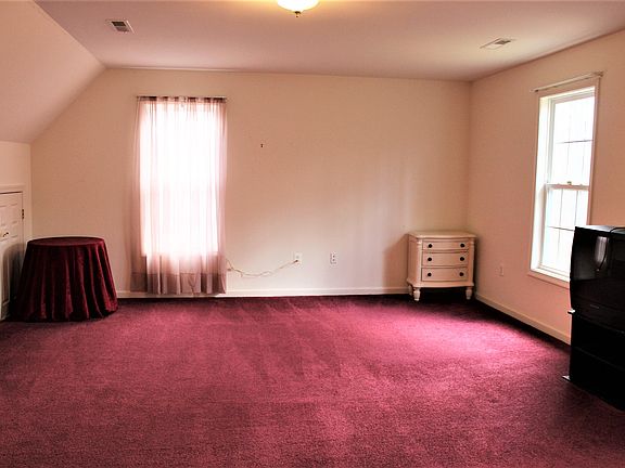 5th image of 376 Bridle Trail Ln