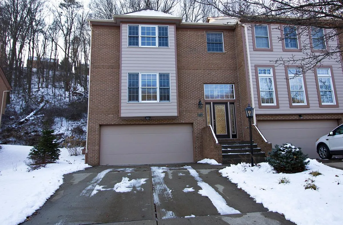 2151 Huntington Ct S photo 1