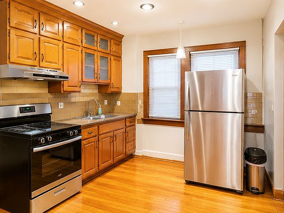 5th image of 6414 S Francisco Ave #2