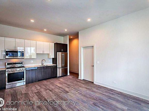 4th image of 847 N Larrabee St #1621