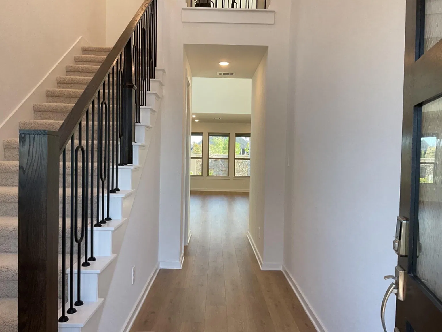4 bed, 5.0 bath, 2627 sqft, $2,850 — Photo 3