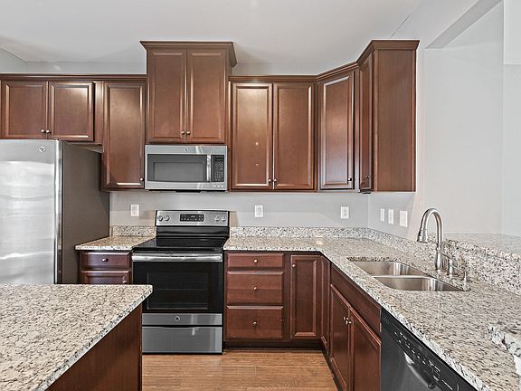 4th image of 708 Apple Orchard Dr