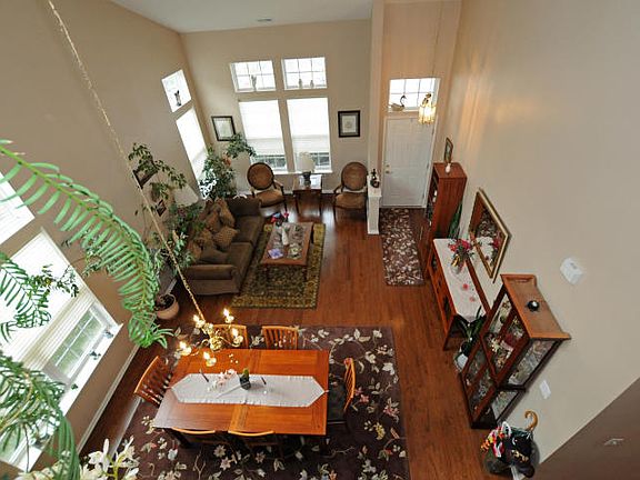 3rd image of 32 Marlow Dr
