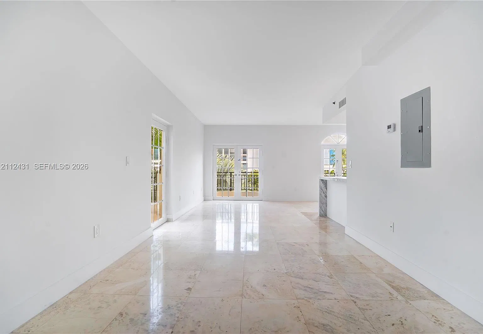 Armitage Condo — Photo 4