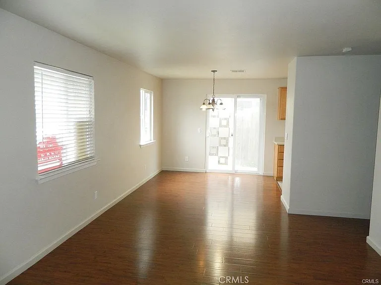 1093 Belridge St — Photo 3