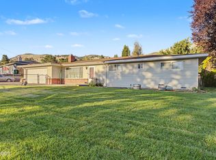 1915 Carlson Dr, Klamath Falls, OR 97603