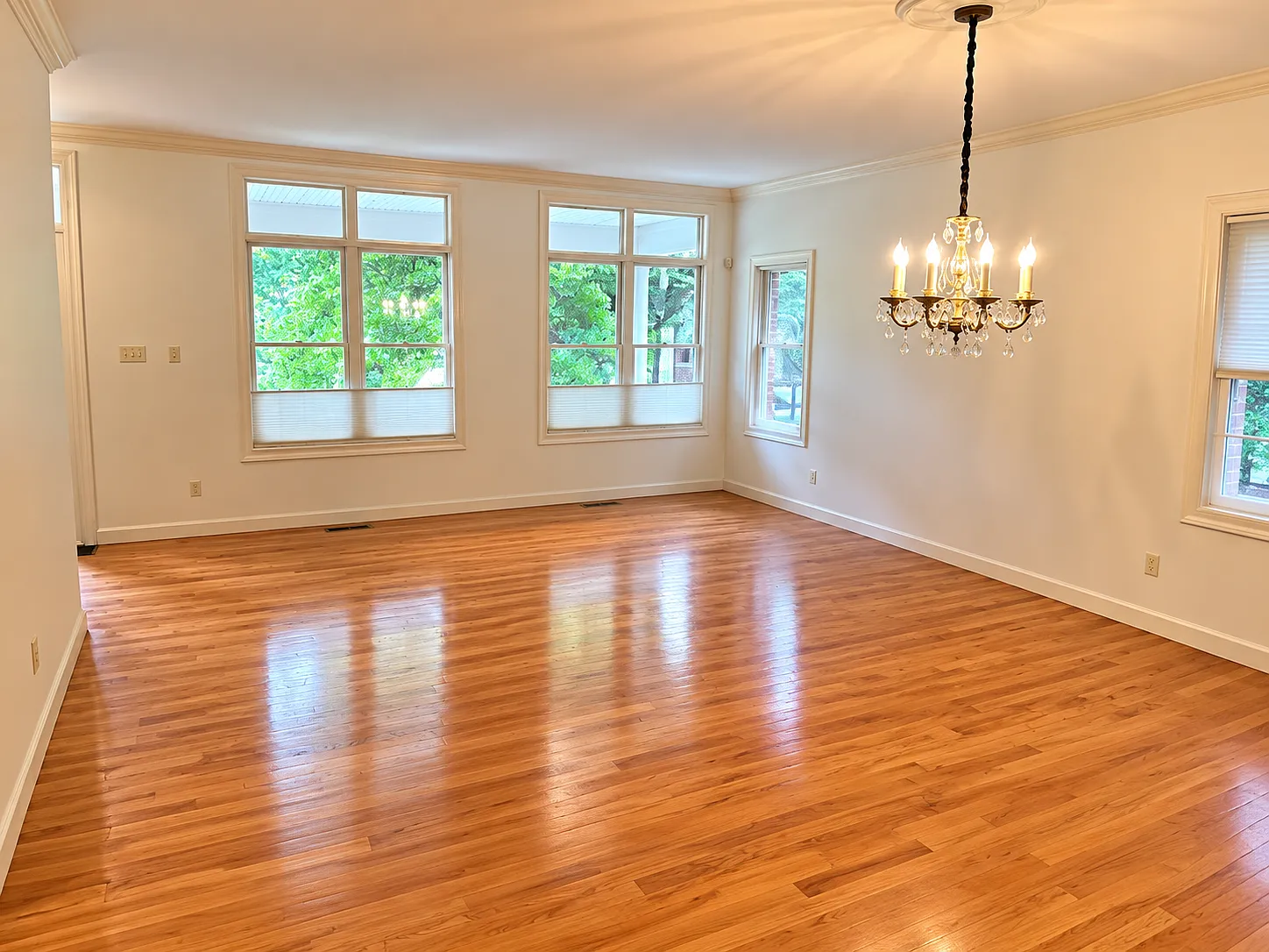 3 bed, 2.5 bath, 2200 sqft, $3,500 — Photo 2