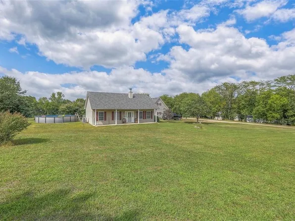 1983 SW State Route 2, Garden City, MO 64747