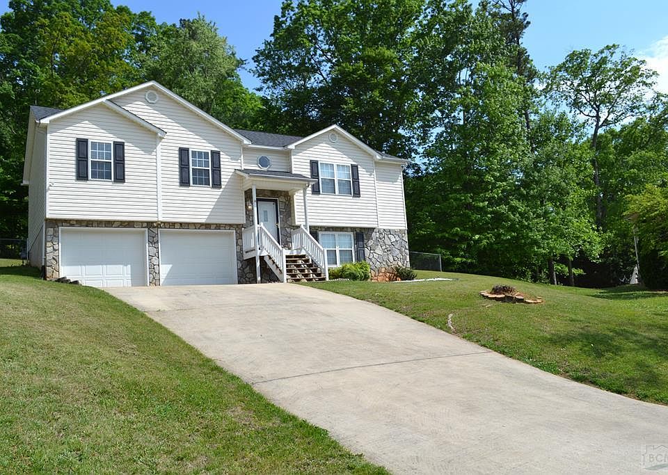1st image of 106 Carriage Hills Dr
