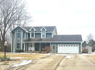 10151 E Hickory Ridge Dr, Rochelle, IL 61068