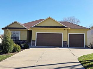 4915 Parkway Dr, Leavenworth, KS 66048