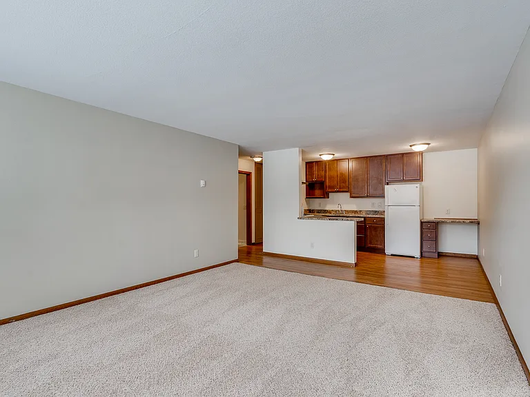 Queen Terrace Apartments — Photo 9