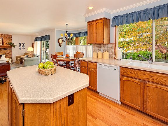 4th image of 24234 SE 44th Pl