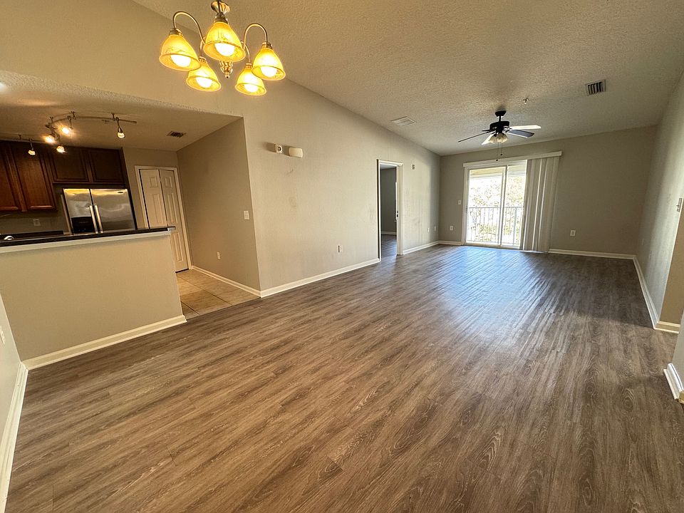 1st image of 7071 Deer Lodge Cir #1111
