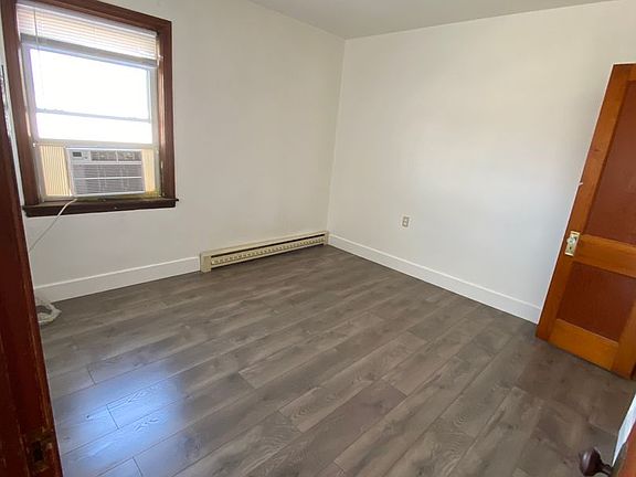 3rd image of 604 F Ave Unit 4