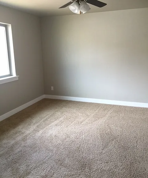 576 N 220 E — Photo 10