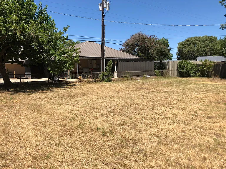 906 Cresthaven Dr #B — Photo 4
