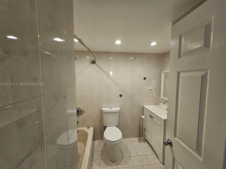 1912 SW 17th Ave #11 — Photo 16