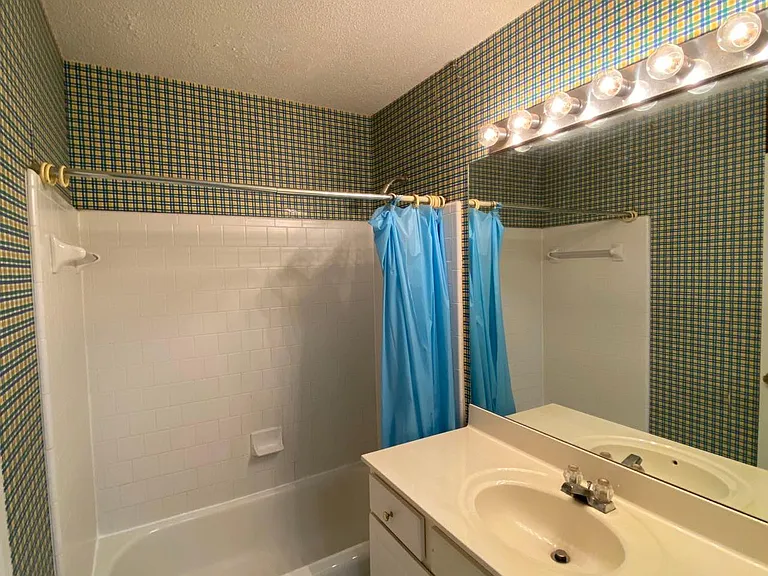 2585 Davenport Park Dr — Photo 16
