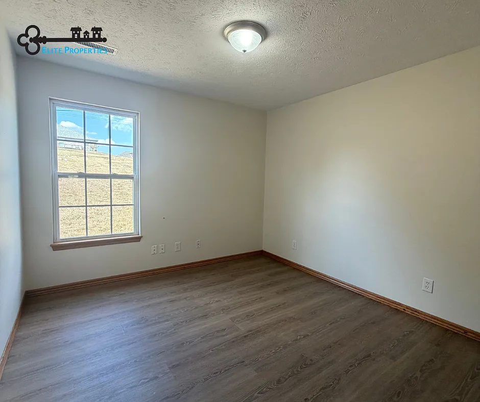 2 bed, $1,000 — Photo 4
