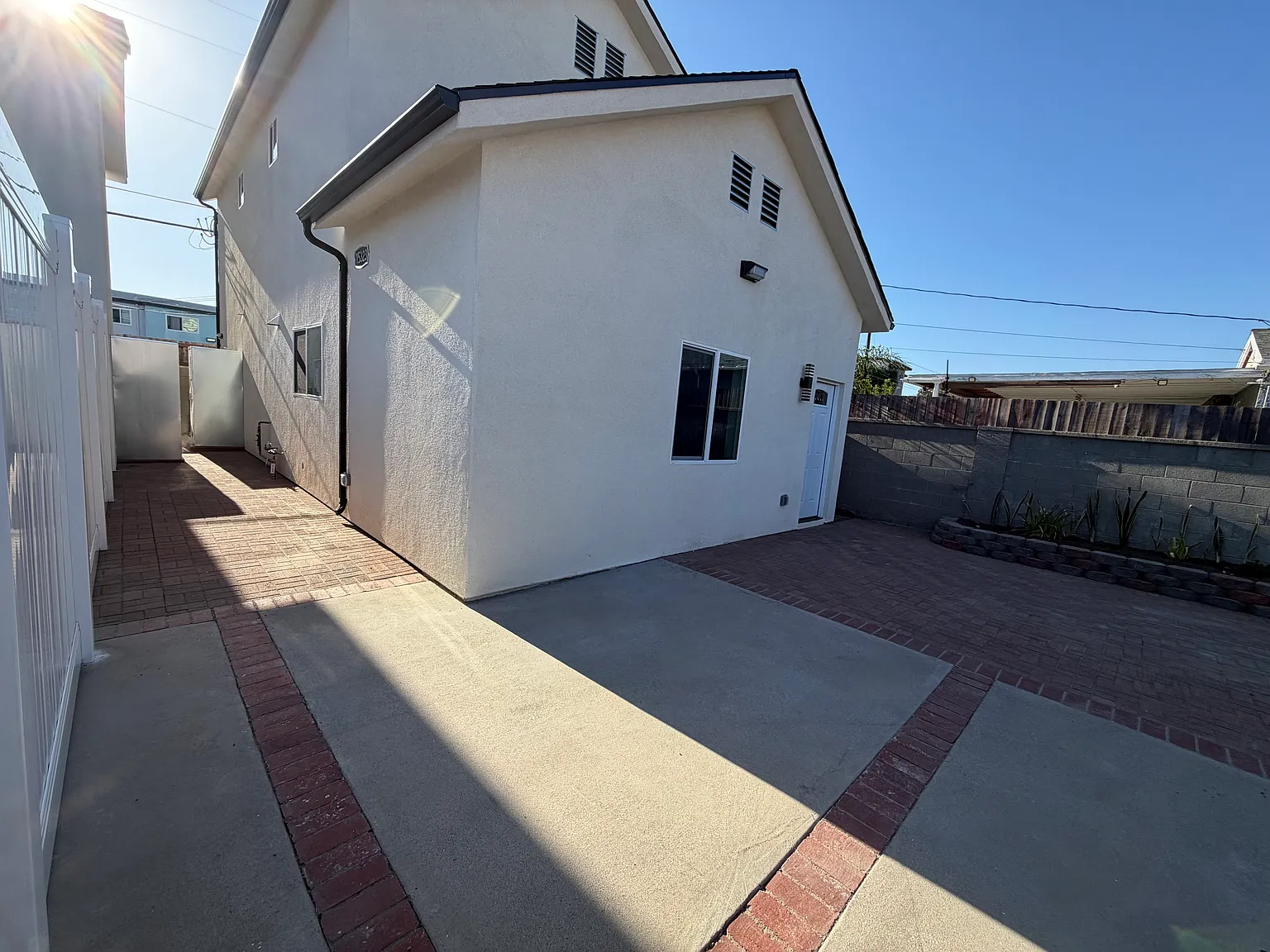3 bed, 1320 sqft, $4,295 — Photo 4