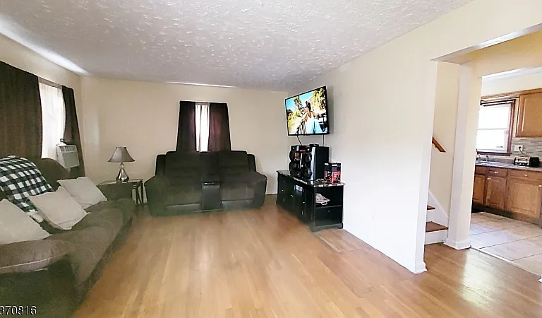 183 Reeve Ter — Photo 9