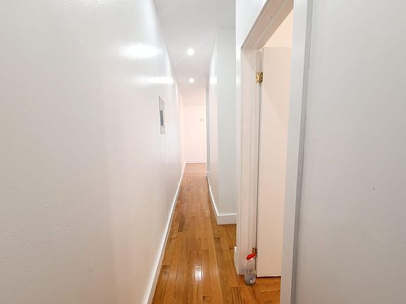 4th image of 1064 Evergreen Ave Floor 2