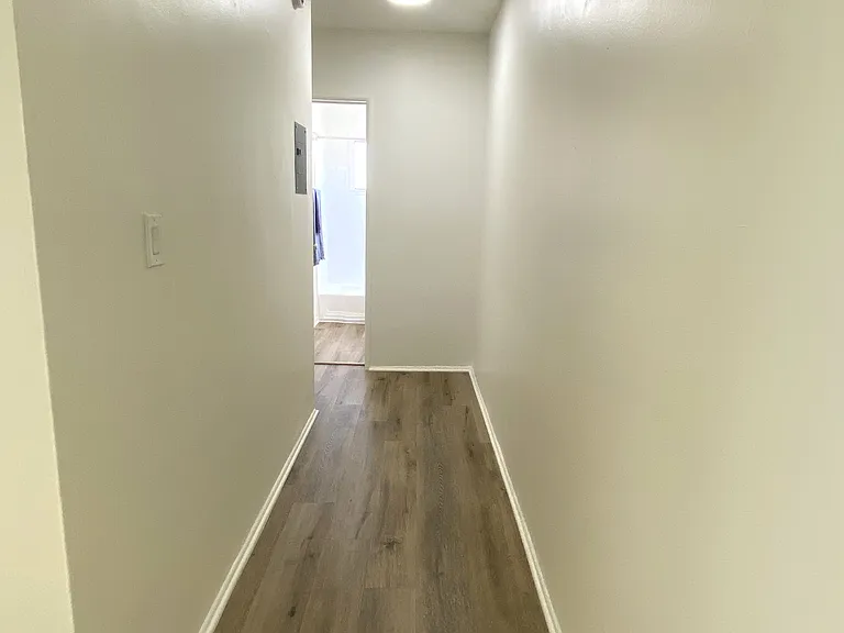 Grismer Cove Apartments — Photo 13