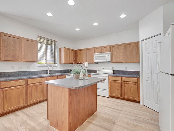 2nd image of 2767 S Evergreen Circle
