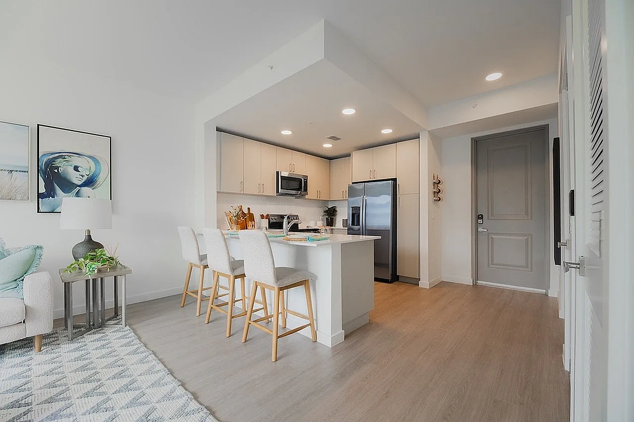 REVA Apartments — Photo 2