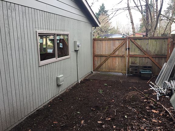 3rd image of 1080 NE Thomas St