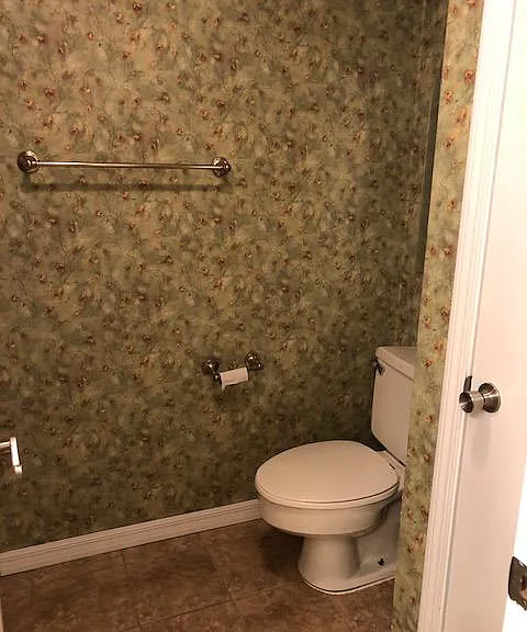 320 S 73rd Ave — Photo 16