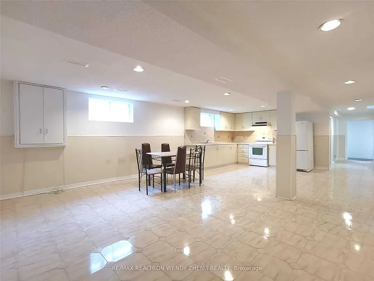 4 Fordcombe Cres #BASEMENT — Photo 2