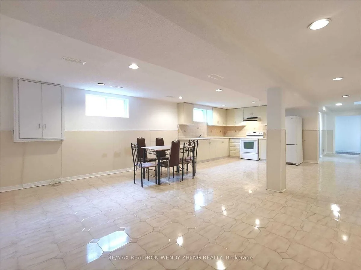 Building Photo - 4 Fordcombe Cres #BASEMENT