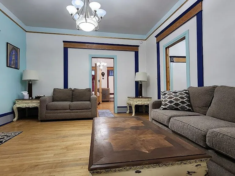 806 W Silver St — Photo 25