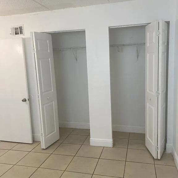 730 Michigan Ct — Photo 11