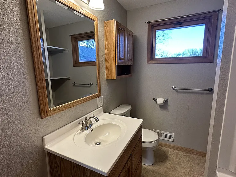 136 Elmwood Ln — Photo 12