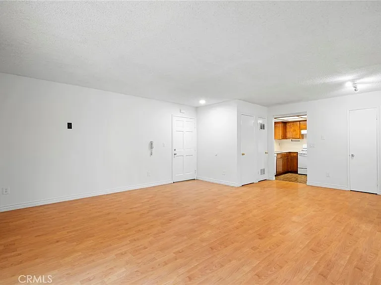 330 Pioneer Dr — Photo 6