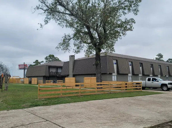 Sunrise East Apartments, 100 Patillo Rd #138, Bridge City, TX 77611