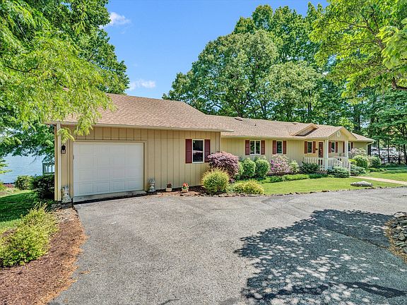 5th image of 24 Twin Coves Dr