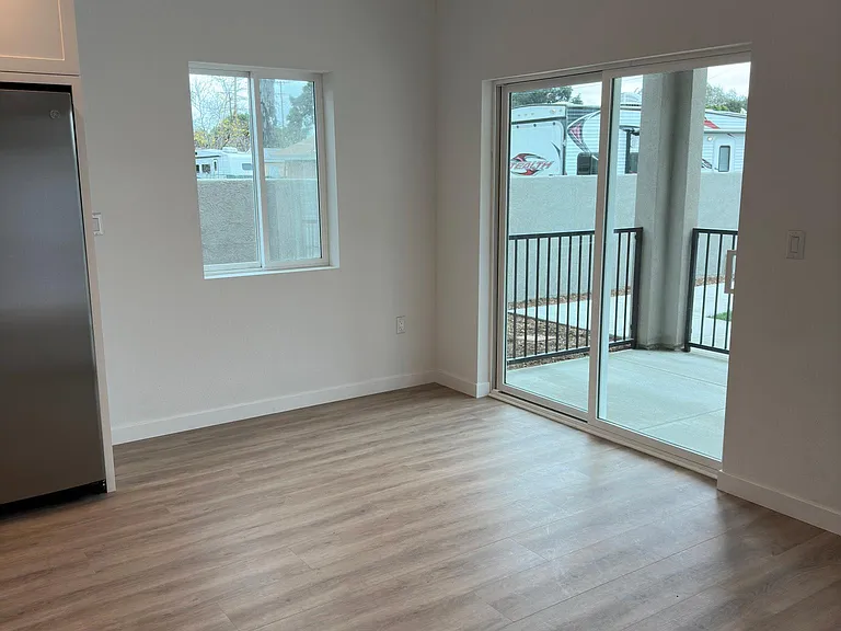 227 E Franklin Ave #G — Photo 4