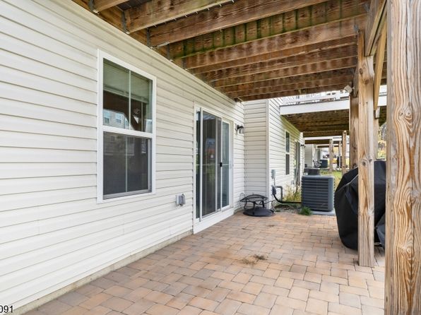 21 Clausen Ct, Budd Lake, NJ 07828