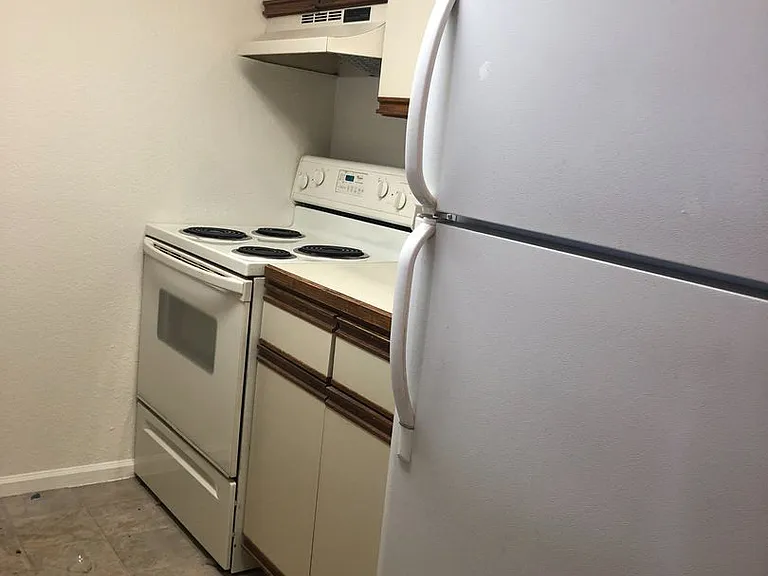 6385 Oak St #201 — Photo 7