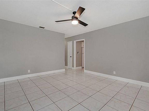 4th image of 2650 E 9th Avenue
