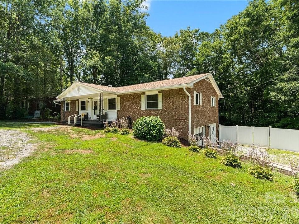 1st image of 216 Dundeve Cir