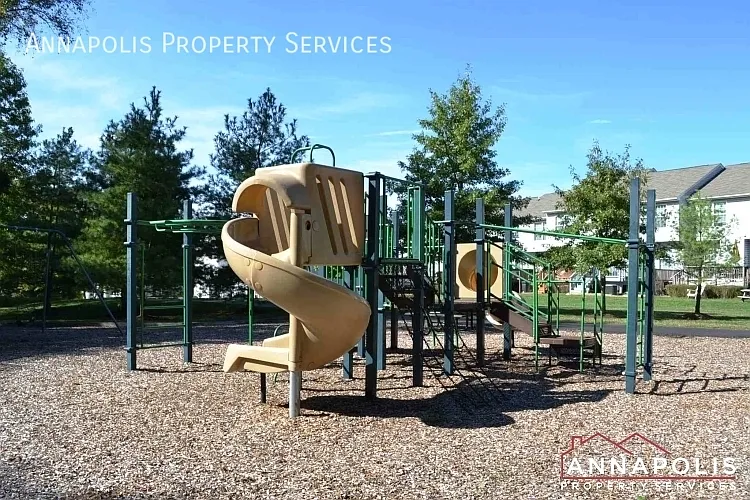544 Francis Nicholson Way — Photo 33