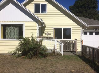 160 4th St SW, Bandon, OR 97411