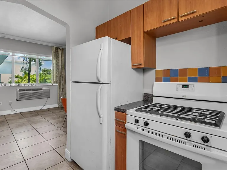 8100 Harding Ave #503 — Photo 9