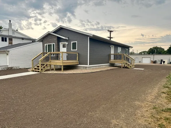 909 N Lawler St, Mitchell, SD 57301