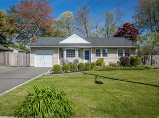 83 Byron Way, Oakdale, NY 11769